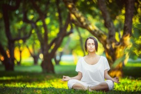 爱游戏在线服务-德国女足惊险获胜，晋级之路一触即发，德国女足球队