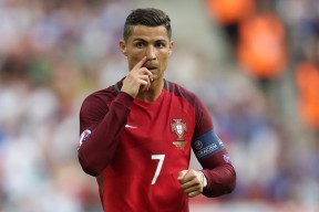 爱游戏APP-热火连续五场取得胜利势头强劲，热火夺过几次冠军