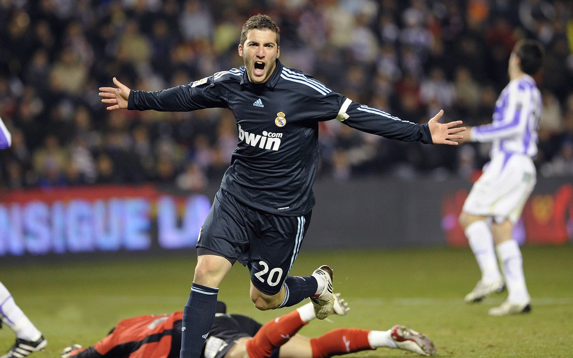 足球传奇赛事：国际体坛焦点再现，足球传奇球员排行榜